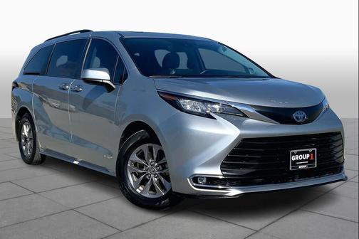 2021 Toyota Sienna XLE 8 Passenger