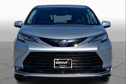 2021 Toyota Sienna XLE 8 Passenger