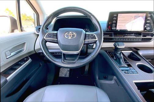 2021 Toyota Sienna XLE 8 Passenger