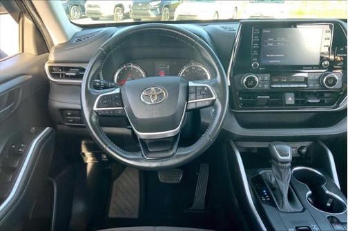 2022 Toyota Highlander LE