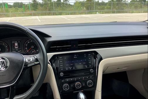 2022 Volkswagen Passat 2.0T SE