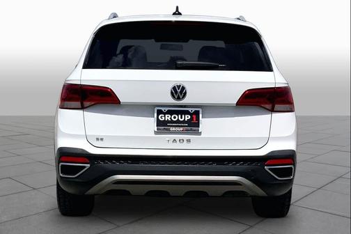 Pure White 2022 Volkswagen Taos 1.5T SE