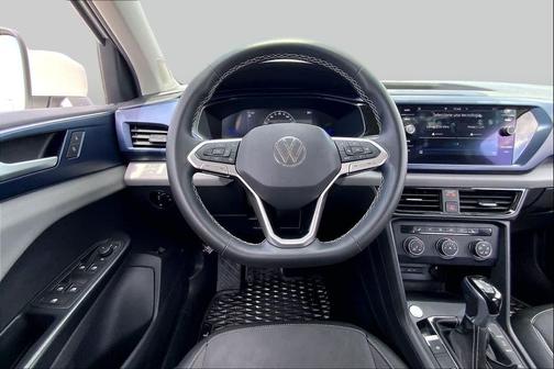 Pure White 2022 Volkswagen Taos 1.5T SE