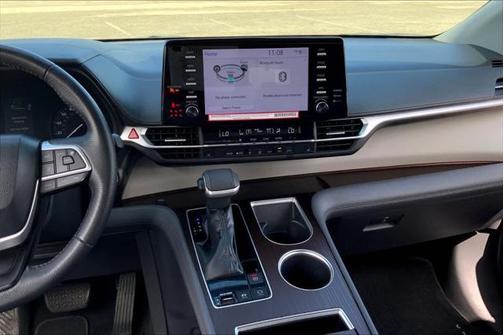 2023 Toyota Sienna XLE 8 Passenger