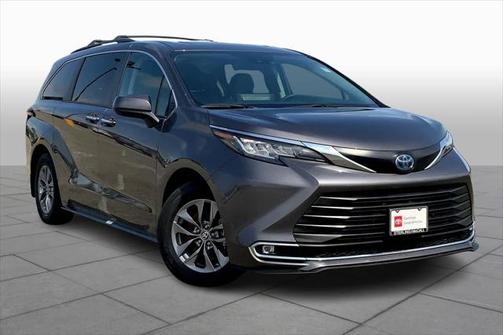 2023 Toyota Sienna XLE 8 Passenger