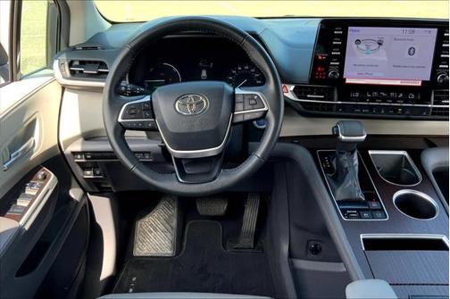 2023 Toyota Sienna XLE 8 Passenger