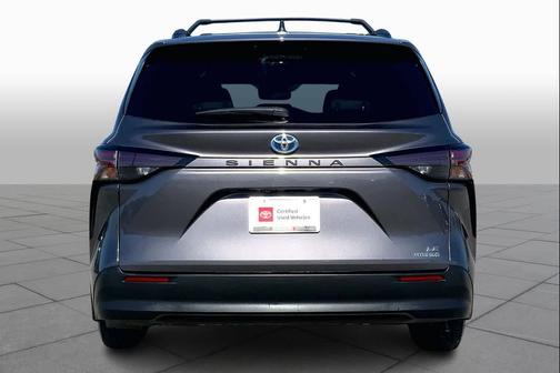 2024 Toyota Sienna LE