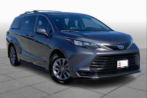 2024 Toyota Sienna LE
