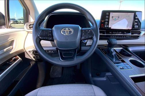 2024 Toyota Sienna LE