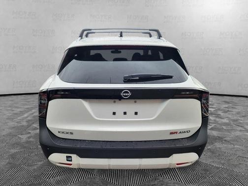 Aspen White Tricoat 2026 Nissan Kicks SR