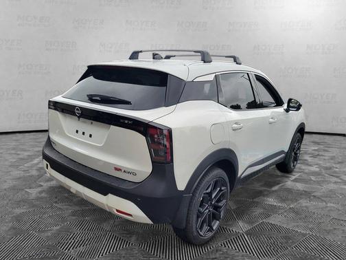Aspen White Tricoat 2026 Nissan Kicks SR