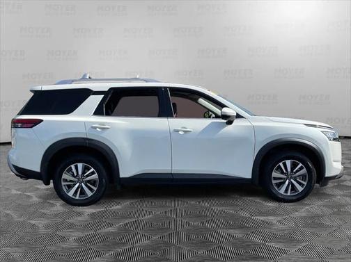 2022 Nissan Pathfinder SL 4WD