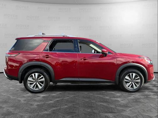 2022 Nissan Pathfinder SL 4WD