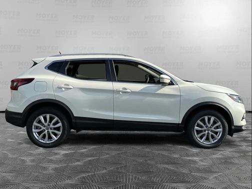 2022 Nissan Rogue Sport SV