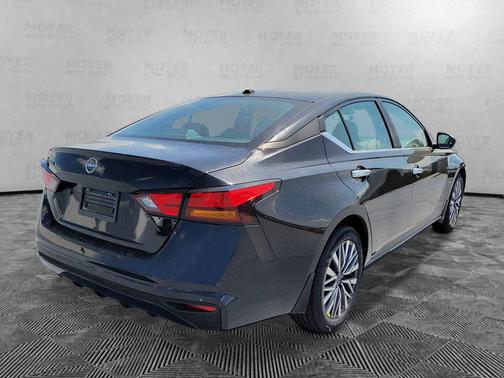 Super Black 2026 Nissan Altima SV FWD