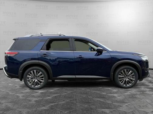2023 Nissan Pathfinder SL 4WD