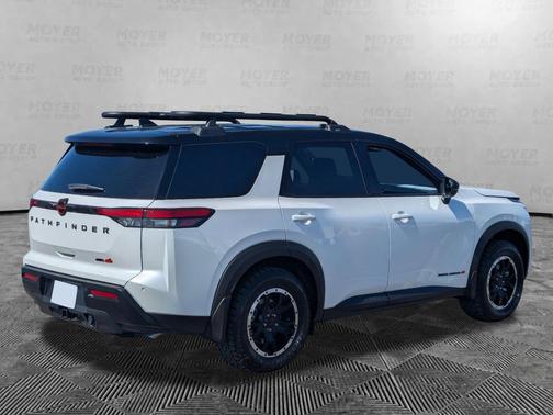 Everest White Pearl Tricoat/Super Black 2026 Nissan Pathfinder Rock Creek