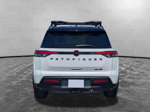 Everest White Pearl Tricoat/Super Black 2026 Nissan Pathfinder Rock Creek