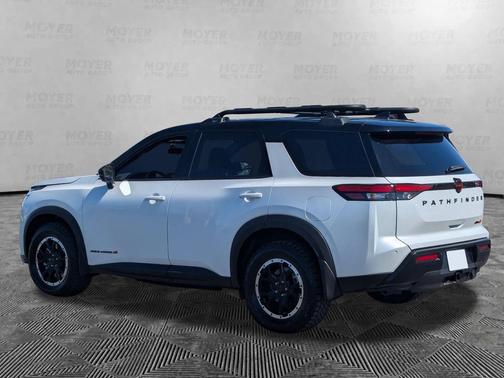 Everest White Pearl Tricoat/Super Black 2026 Nissan Pathfinder Rock Creek