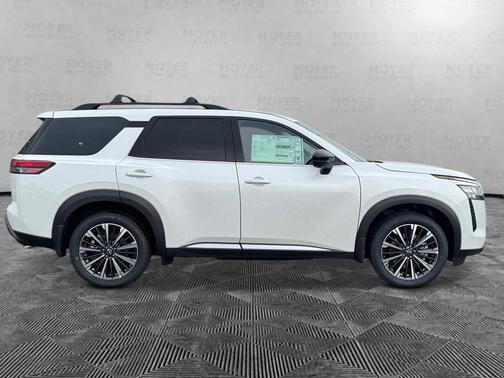 Everest White Pearl Tricoat 2026 Nissan Pathfinder Platinum