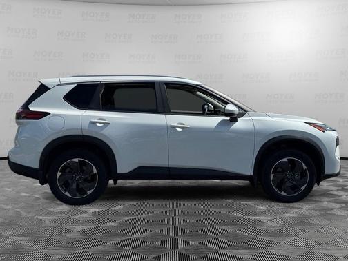 Everest White Pearl 2024 Nissan Rogue SV