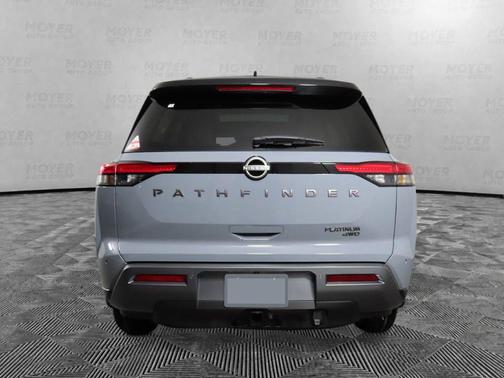 Boulder Gray Pearl/Super Black 2026 Nissan Pathfinder Platinum
