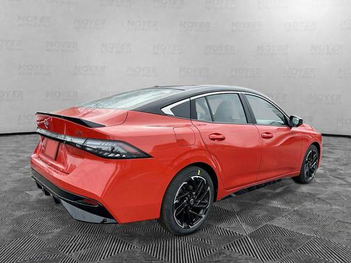 Energetic Ember/Super Black 2026 Nissan Sentra SR