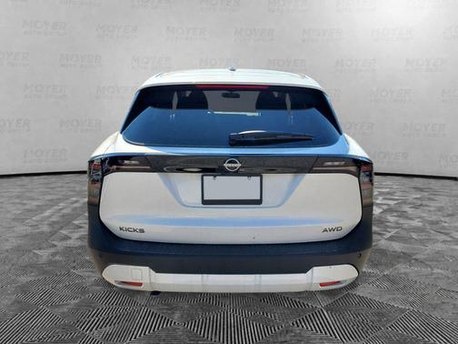 Aspen White TRI 2026 Nissan Kicks SV