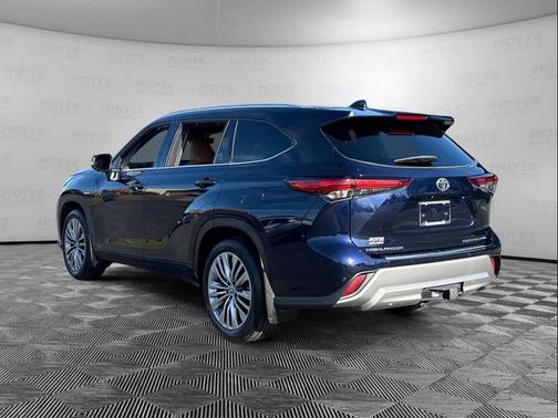 2023 Toyota Highlander Platinum