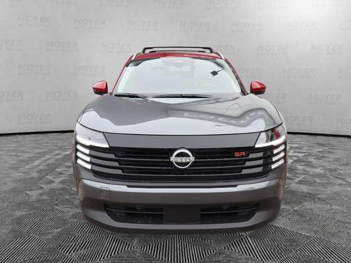 Gun Metallic/Scarlet Ember Tintcoat 2026 Nissan Kicks SR