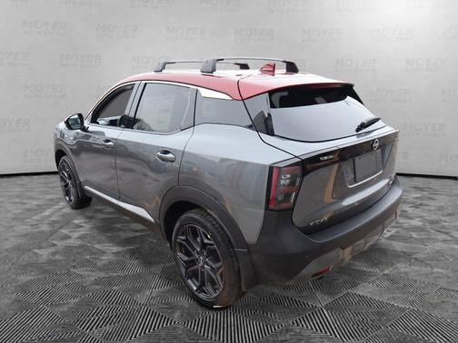 Gun Metallic/Scarlet Ember Tintcoat 2026 Nissan Kicks SR