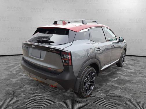 Gun Metallic/Scarlet Ember Tintcoat 2026 Nissan Kicks SR