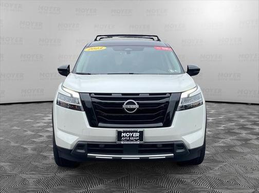 2023 Nissan Pathfinder SL 4WD