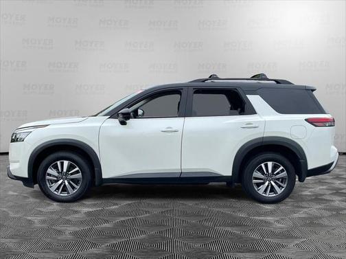 2023 Nissan Pathfinder SL 4WD