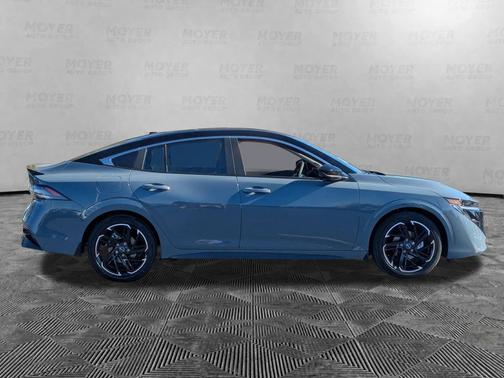 Atlantic Gray Metallic/Super Black 2026 Nissan Sentra SR
