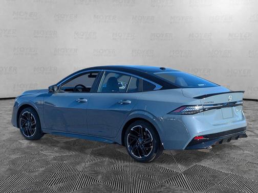 Atlantic Gray Metallic/Super Black 2026 Nissan Sentra SR