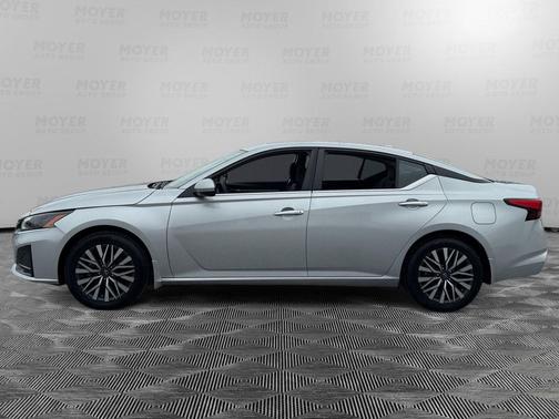 Brilliant Silver Metallic 2023 Nissan Altima 2.5 SV