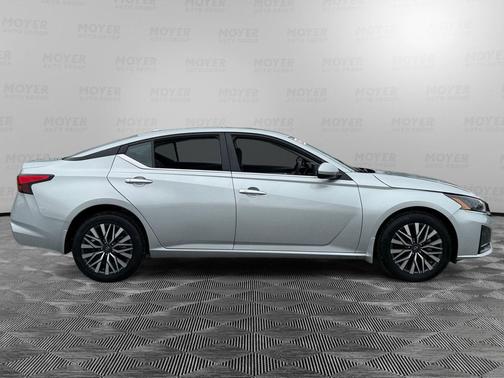 Brilliant Silver Metallic 2023 Nissan Altima 2.5 SV