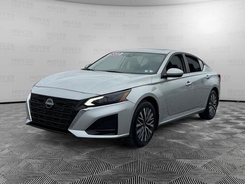 Brilliant Silver Metallic 2023 Nissan Altima 2.5 SV