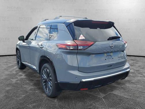 Boulder Gray Pearl/Super Black 2026 Nissan Rogue Platinum