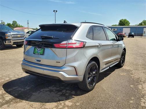 2022 Ford Edge SE