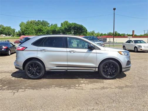 2022 Ford Edge SE