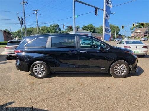 2021 Toyota Sienna XLE 7 Passenger