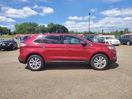 2022 Ford Edge Titanium