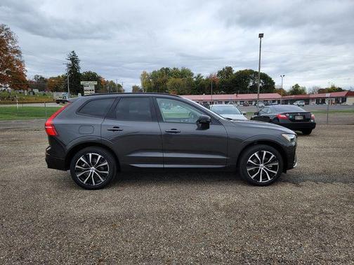 2024 Volvo XC60 B5 Ultimate Dark Theme