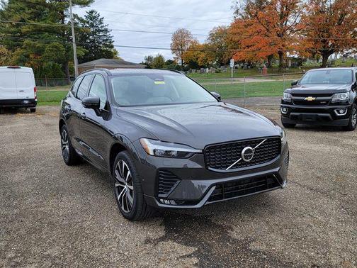2024 Volvo XC60 B5 Ultimate Dark Theme