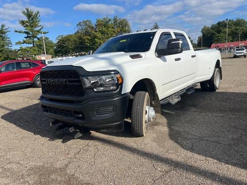 2024 RAM 3500 Tradesman Crew Cab 4x4 8' Box