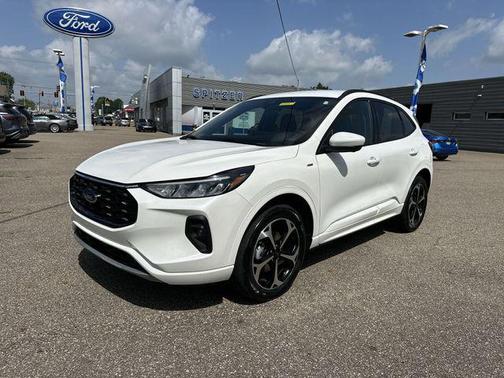 Star White Metallic Tri-Coat 2024 Ford Escape ST-Line Select
