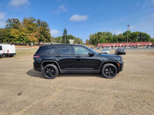 2022 Jeep Grand Cherokee Altitude
