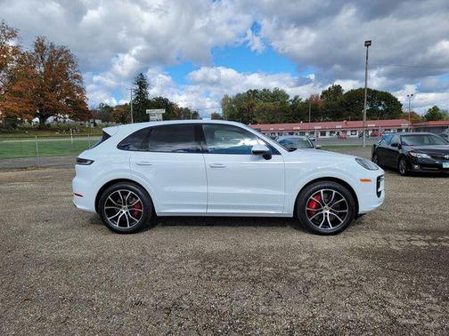 2024 Porsche Cayenne S